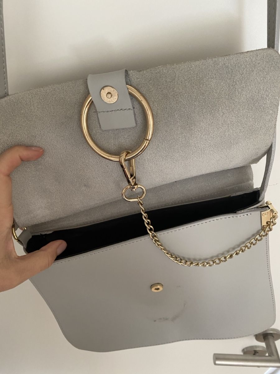 Taschen für Damen: Hellblaue Handtasche mit goldenen Details – Gebraucht aus Zürich von ali_9qm9 3