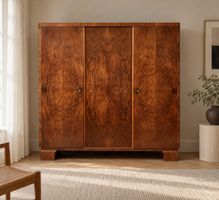 Art-déco-Kleiderschrank mit wunderschönem Wurzelholzfurnier 