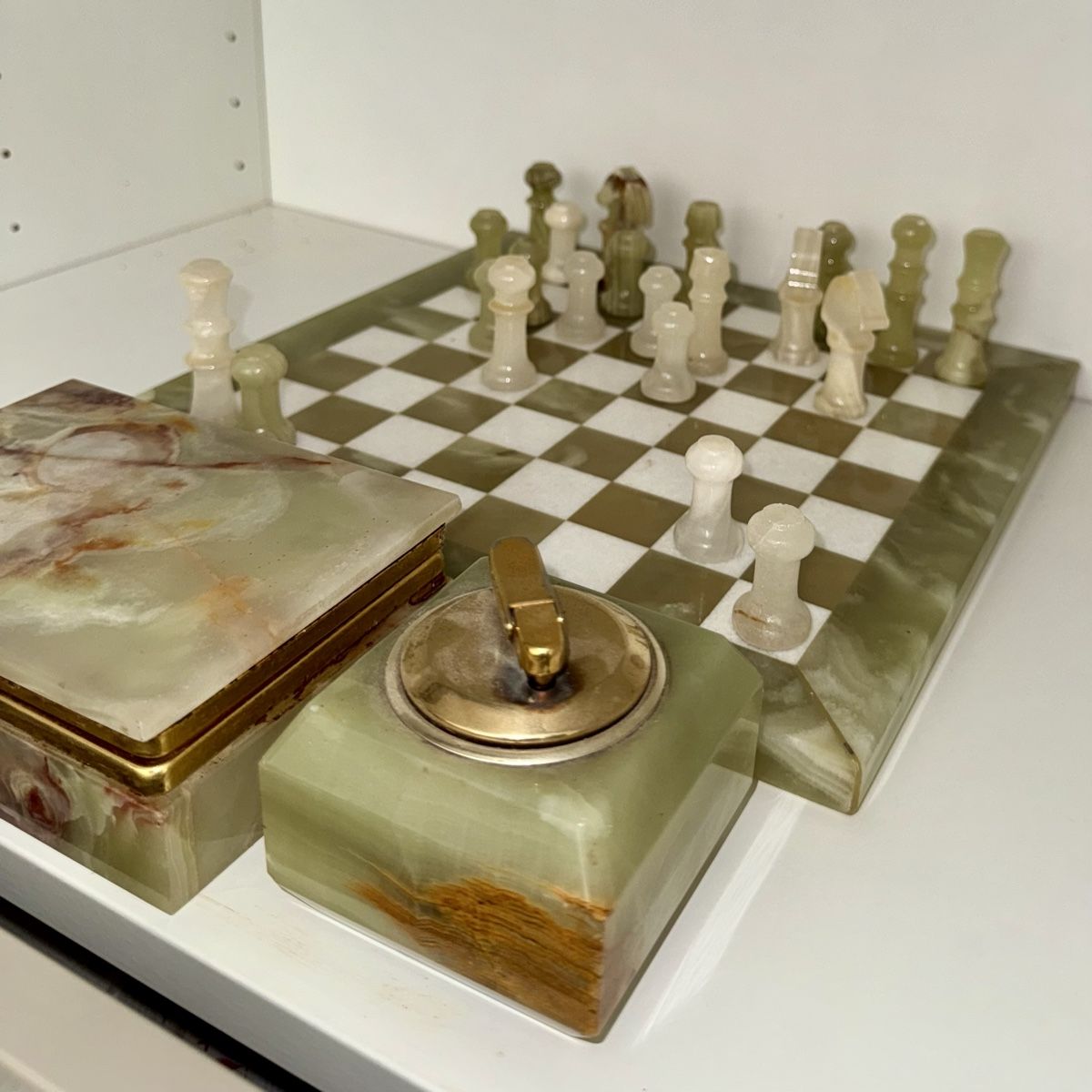 Tutte le decorazioni: Vintage Onyx Chess Set with Lighter and Box – Nuovo (secondo la descrizione) da Commugny venduto da semamonfrinoli 1
