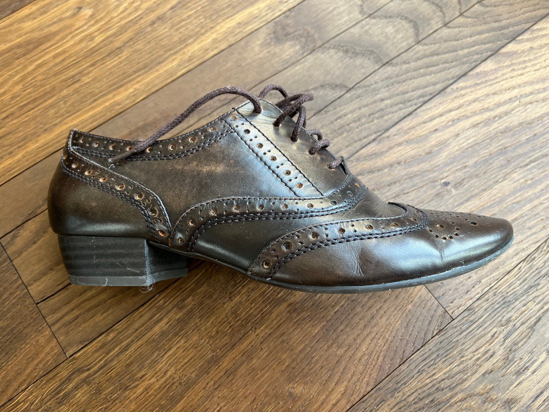 Scarpe da donna: Halbschuhe braun Leder Gr. 40 Schuhe – Usato da Affoltern am Albis venduto da Blackrhythm 3