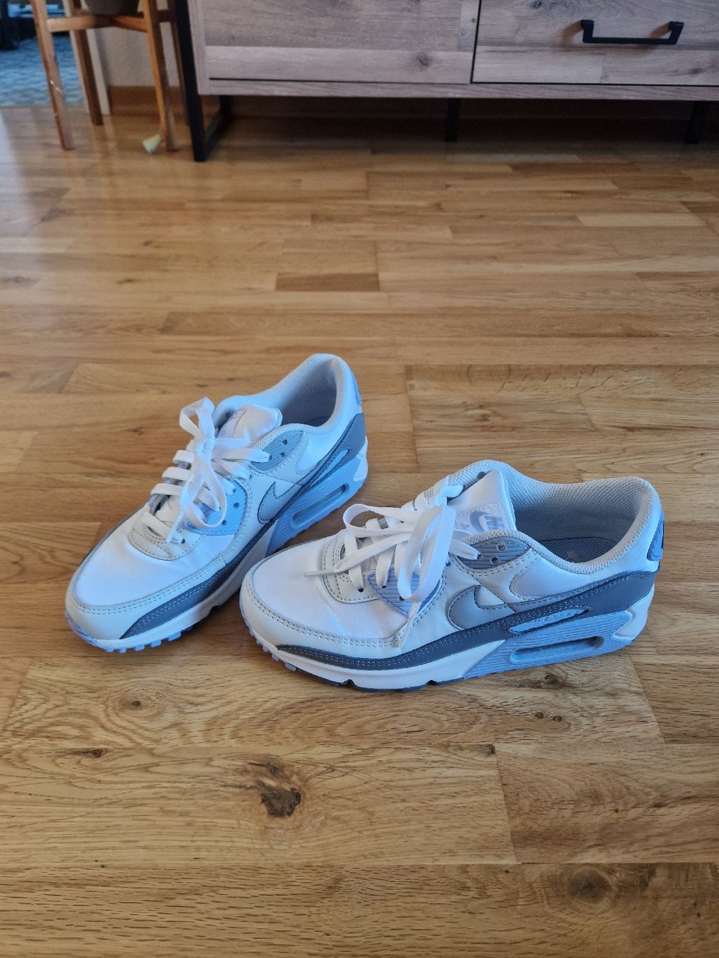 Nike Scarpe da donna: Nike AIR MAX 90 White/Grey – Usato da Therwil venduto da che_8yn7 2