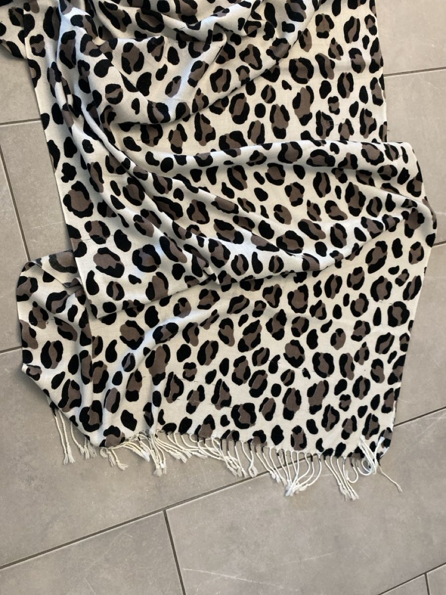 Foulards, Tücher & Schals: Leoparden Muster Schal – Gebraucht aus Hünenberg See von lar_9zjk