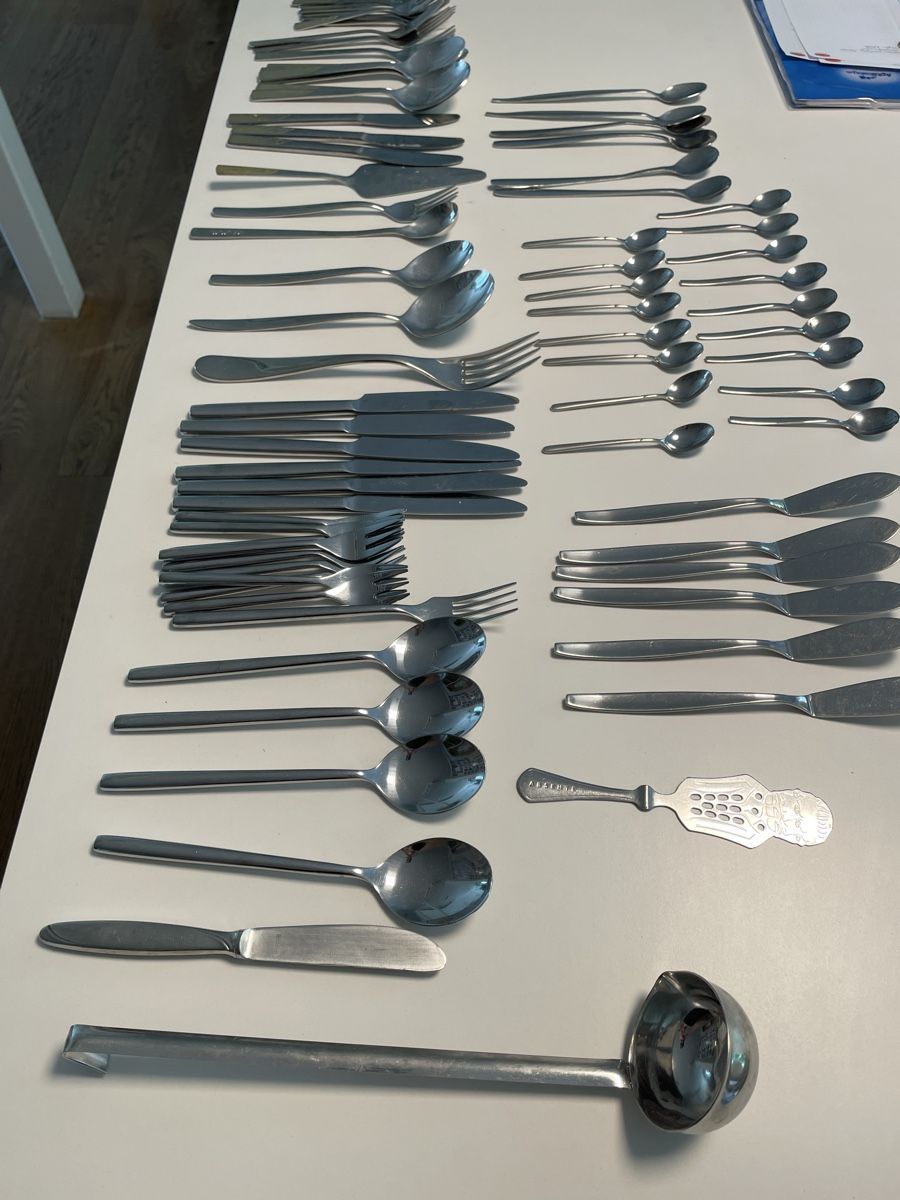 Set di posate: Besteck Messer, Gabeln, Löffel Konvolut – Usato da Niederbüren venduto da poschti 9