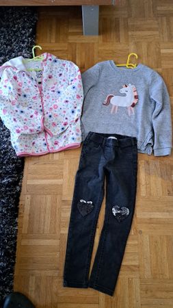 lot de vêtements taille 128,116, très bon état.
