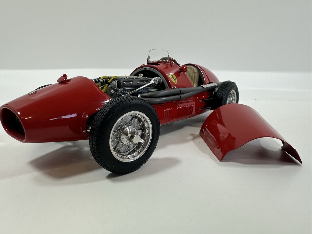 ミニカー CMC Ferrari 500 F2 Der Doppelweltmeister 1953 Ferrari 500 F2 1:18 „Der Doppelweltmeister“, CMC, m.OVP