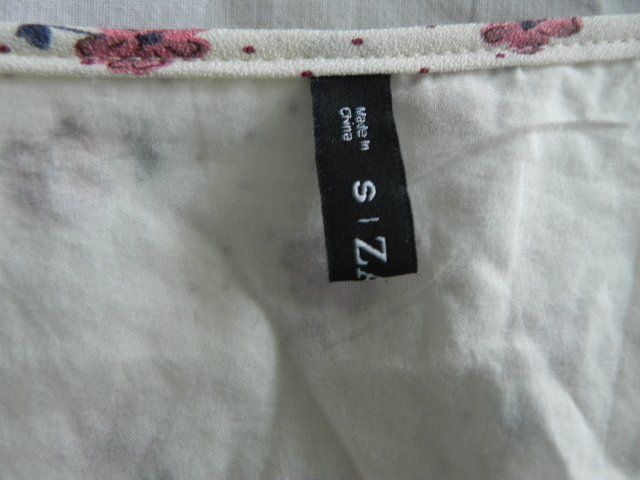 Zara Robes: Gr. 36 ZARA süsses Kleid creme Blümchen – D'occasion à Basel par FRAU.ZAUBER.MOND 1