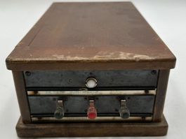 Antiker Umschaltkasten für historische Telefone Tischtelefon