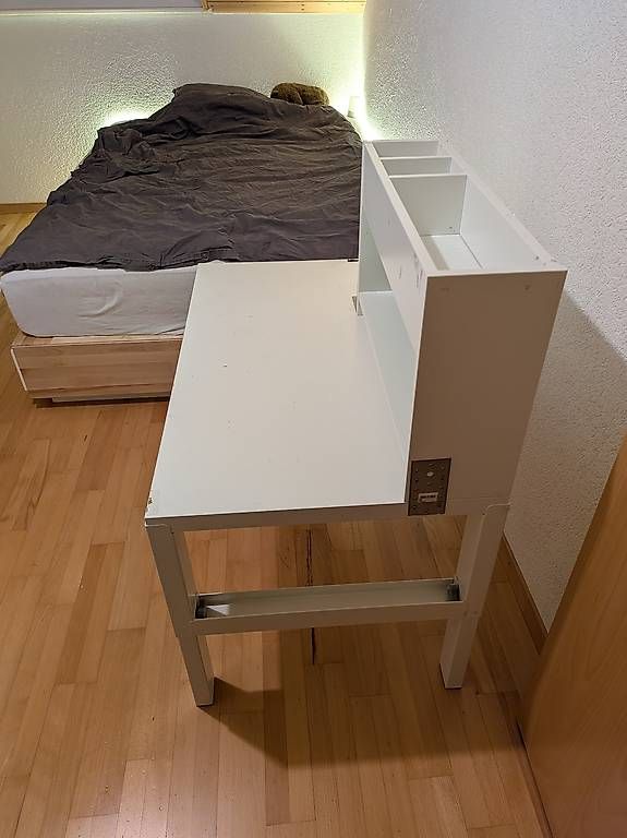 Schreibtische: Bureau enfant IKEA à donner – Gebraucht aus Préverenges von Fbosset 1