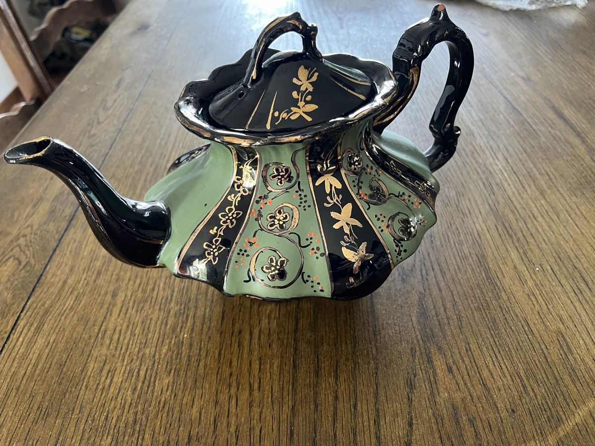 Teiere: Teiera vintage decorativa, verde e nera! Perfetta. – Usato da Novaggio venduto da Sabi-Pearl