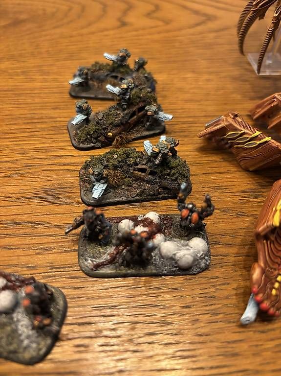 Kit di modellismo & Modellini statici: Dropzone Commander Sammlung UCM & Scourge, bemalt – Usato da St. Gallen venduto da Olivierg 1