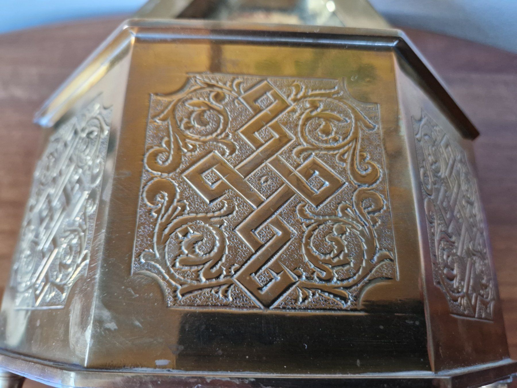 Portagioie: Messing Schmuckdose/Schatulle – Usato da Bern venduto da Antikbatik 1