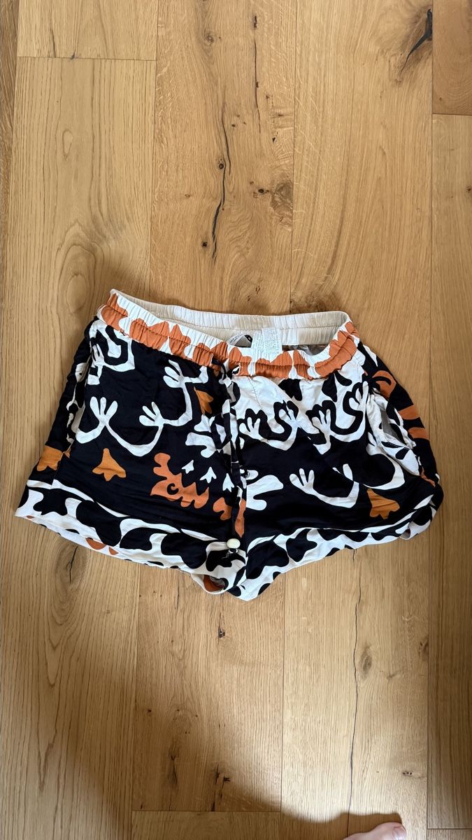 Zara Pantaloni: Zara size M Boho Print Summer Short – Usato da St-Gingolph venduto da Ynatka