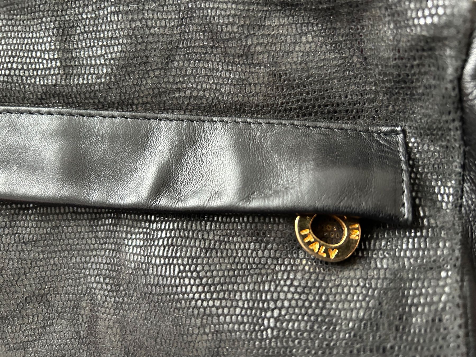 Taschen für Damen: Elegante schwarze Leder Tasche – Gebraucht aus Feuerthalen von Anna_Swift 4