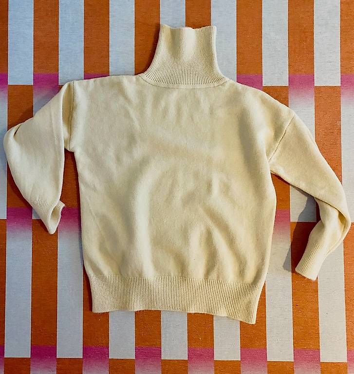Pulls & Sweat-shirts: NEU / Rollkragenpullover in Creme/Off-White – Neuf (Voir description) à Zürich par JLorraine