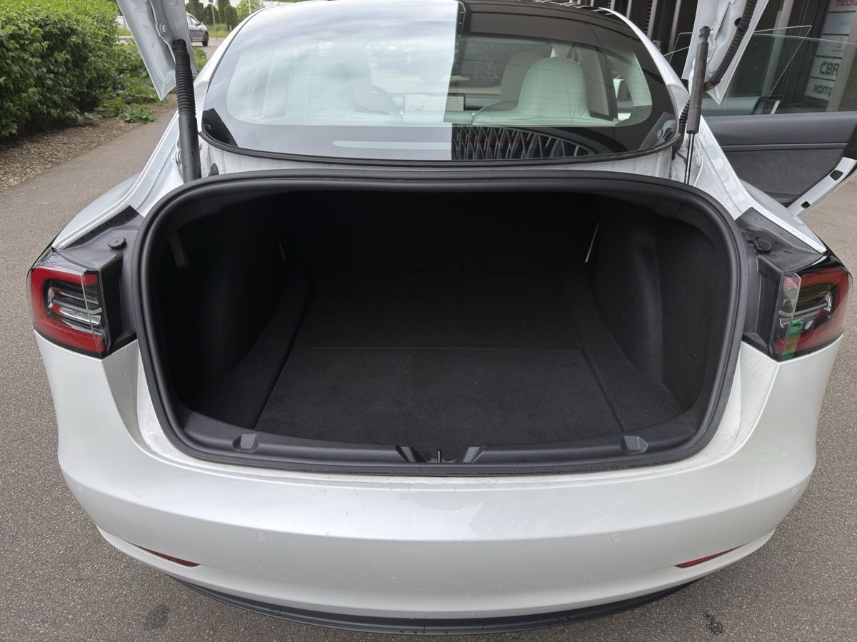 Tesla Automobili: Tesla Model 3 Longrange 2022 Weiss/Weiss – Usato da Pratteln venduto da FabianApp 5