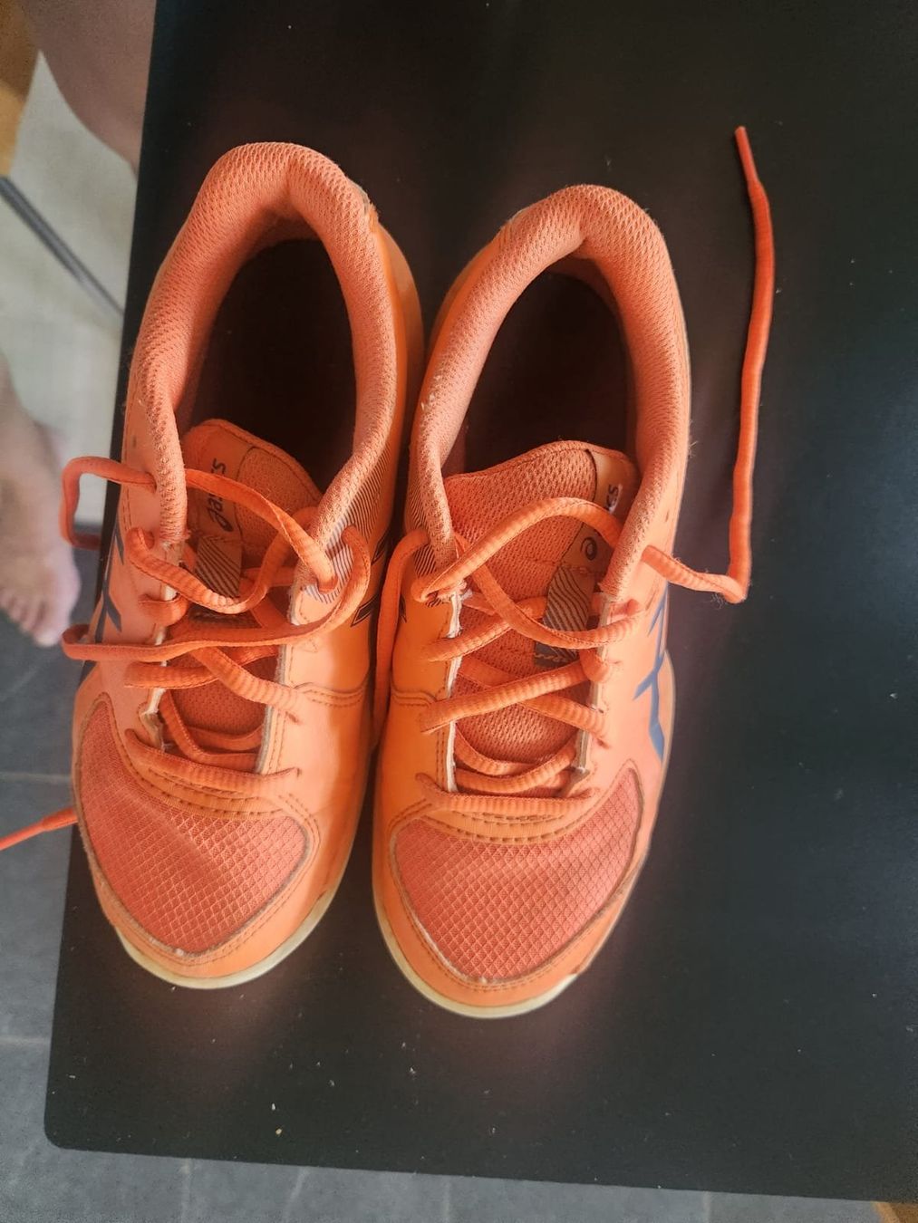 Asics Chaussures garçon: Chaussure de sport - Asics - orange - taille 33 – D'occasion à Genève par Jul_79y7 1