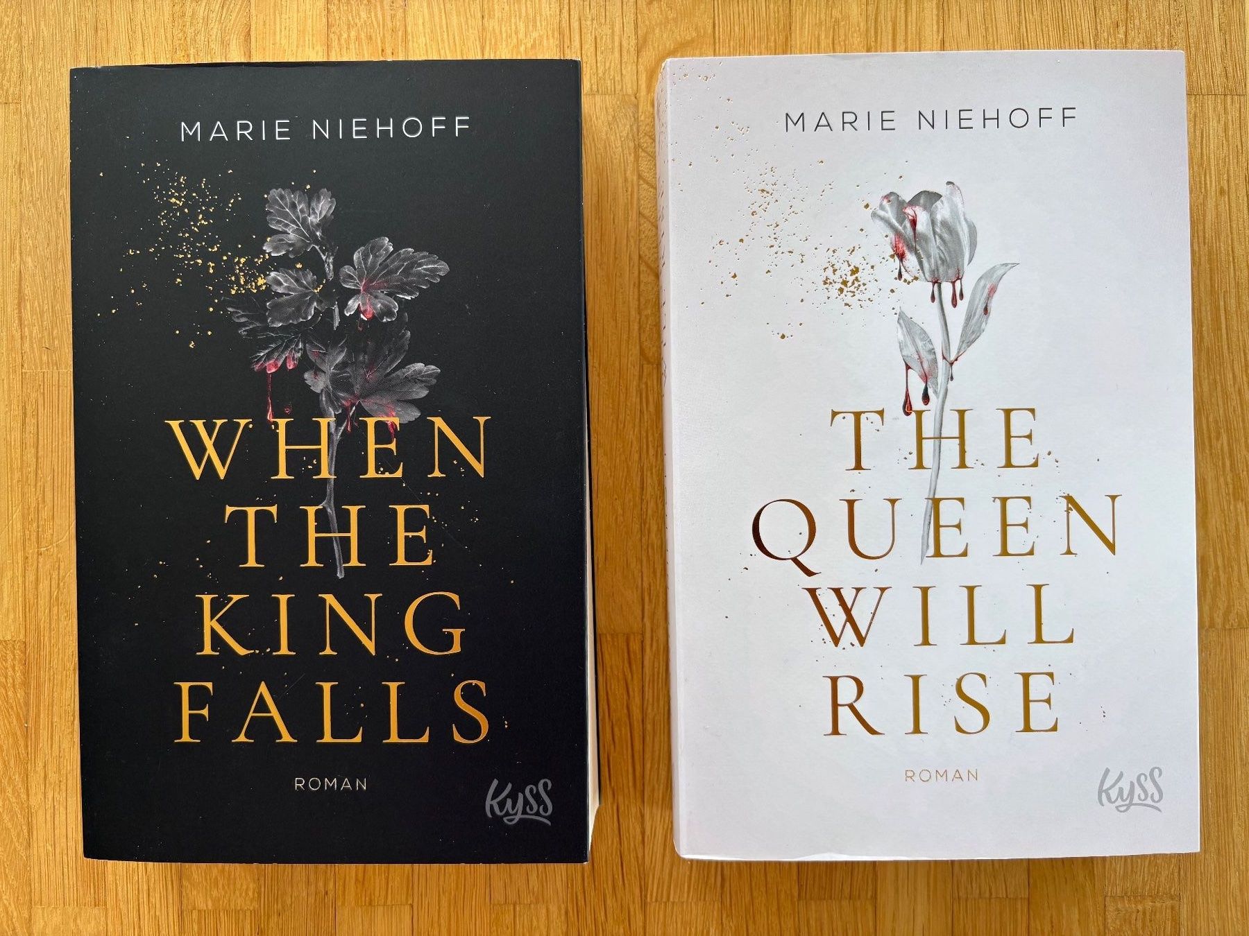 Livres: When The King Falls / The Queen Will Rise - Marie Niehoff – Neuf (Voir description) à Zürich par Dany_z