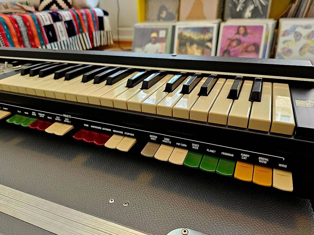 Roland Musikinstrumente: Roland SH 2000 Vintage Analog Synthesizer – Defekt aus Zürich von  4