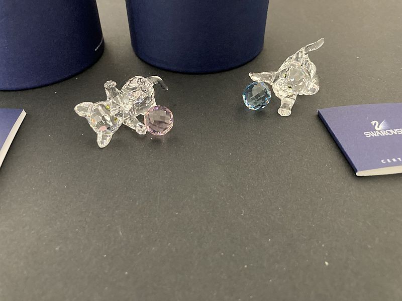 Swarovski Figuren: coppia micini giocosi con palla – Neu und originalverpackt aus Airolo von Hmagnum 1