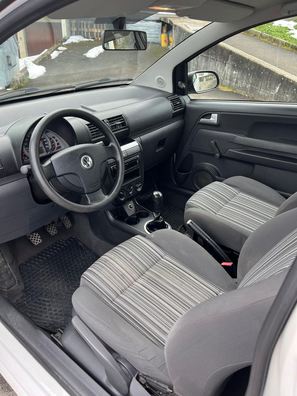 VW Autos: VW Fox 1.2 – Defekt aus Wolfhalden von  8