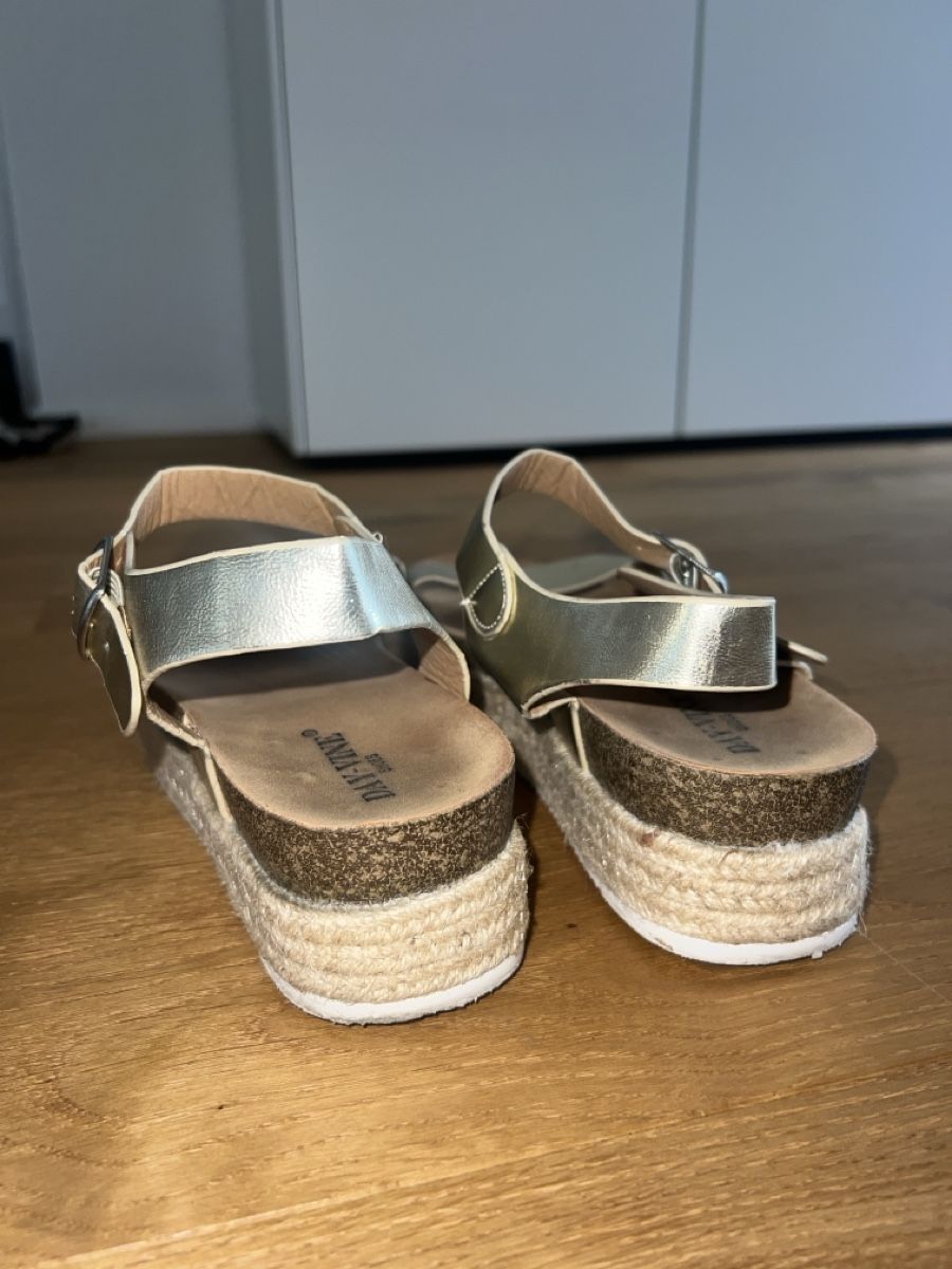 Scarpe da donna: Sommer-Sandalen, gold , Grösse 38 – Usato da Luzern venduto da Whateverr 4