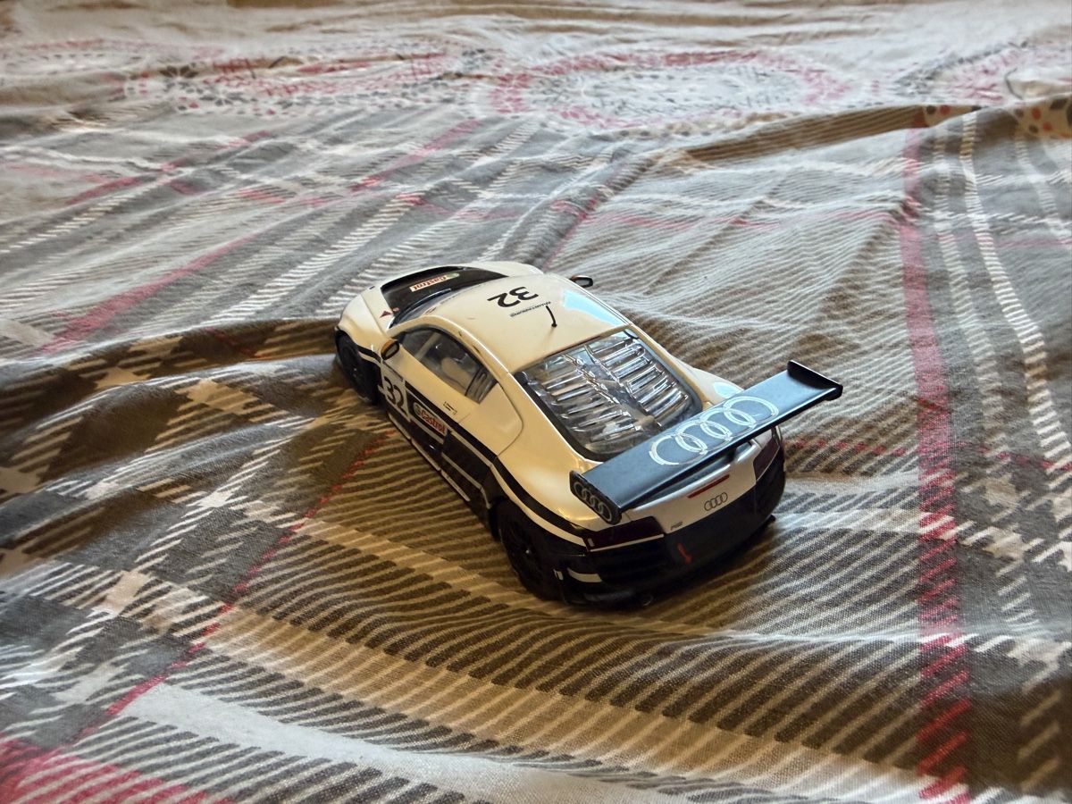 Carrera Piste: Carrera Digital 1/32 Audi R8 LMS  – Usato da Mirchel venduto da Hilal1994 1