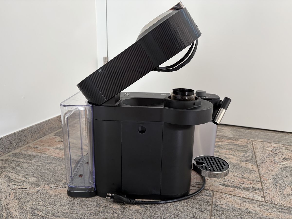 Nespresso Macchine per caffè & Macchine per espresso: Nespresso VERTUO LATTISSIMA MATTE BLACK – Usato da Hochdorf venduto da joelk_628 2