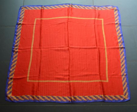 Seidentuch / Foulard en soie Chanel