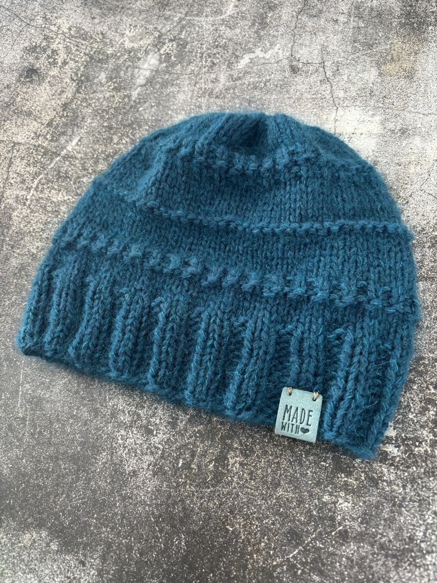 Copricapi, berretti & cappellini: Beanie de luxe pièce unique – Nuovo e nell'imballaggio originale da Randogne venduto da BonnieG 2