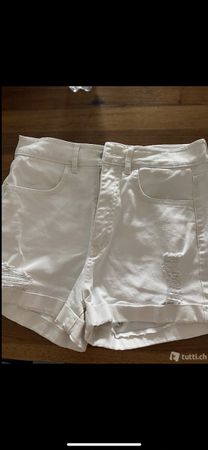 weisse kurze Hosen
