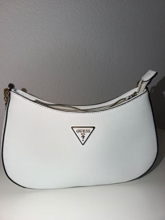 Elegante Guess Tasche in Weiss