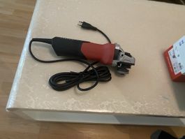 Handlicher Winkelschleifer für jedes Projekt zu verkaufen