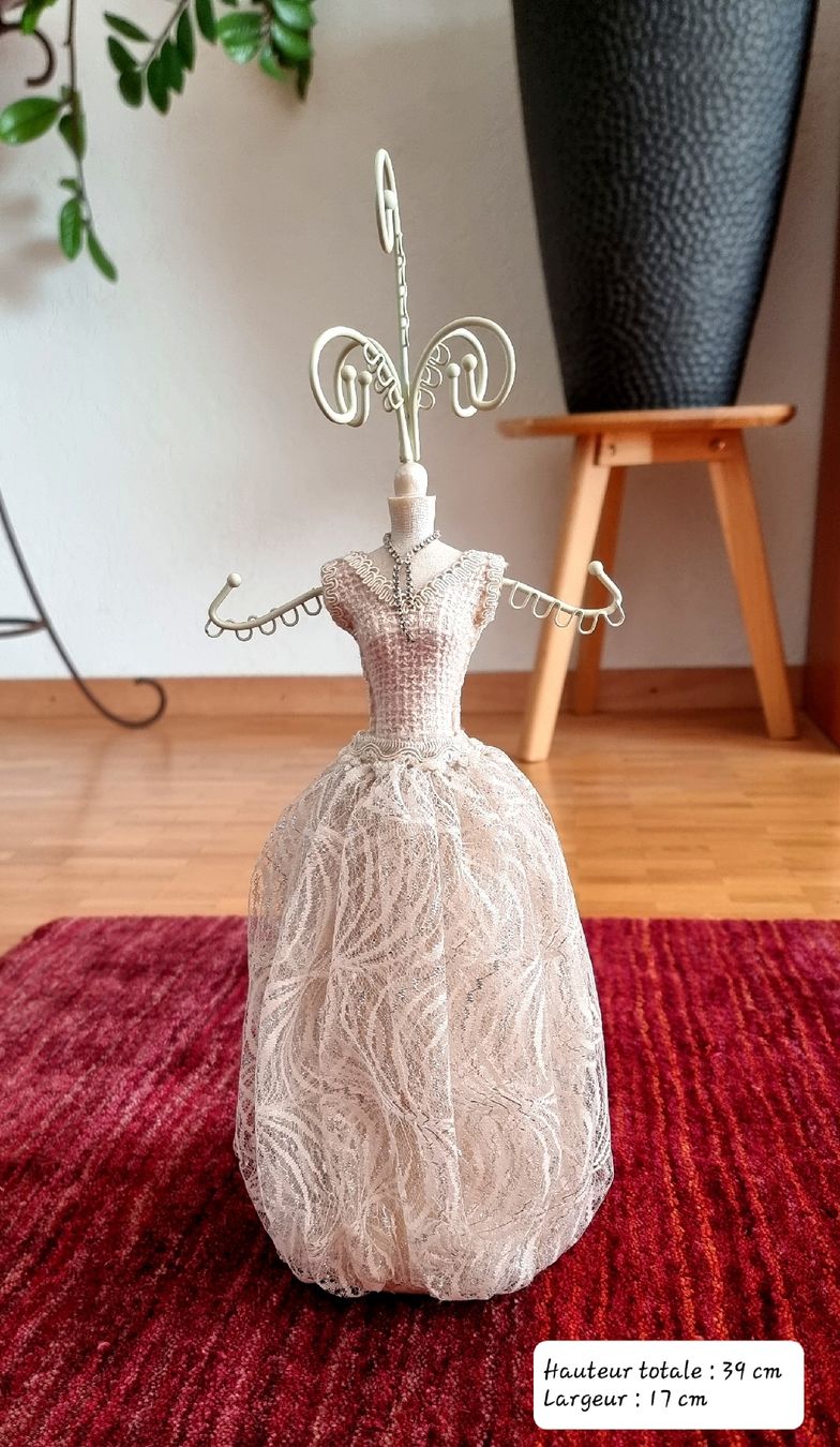 Tutte le decorazioni: présentoir à bijoux mannequin miniature – Usato da Veyrier venduto da Leilazizou 2