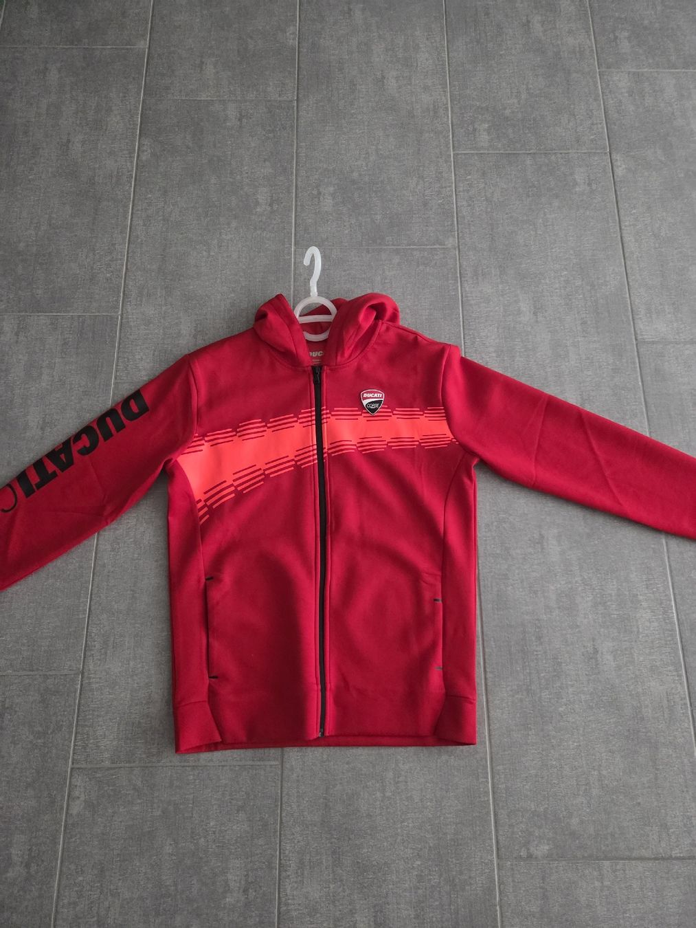 Ducati Giacche: Ducati ZipHoody – Nuovo (secondo la descrizione) da Bassersdorf venduto da Hockeygoalie84