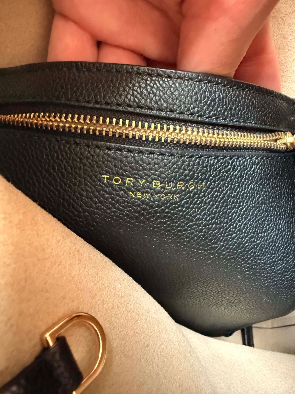 Tory Burch Borse da donna: Tory Burch Romy Hobo Tasche schwarz – Nuovo (secondo la descrizione) da Frauenfeld venduto da Scleo 7