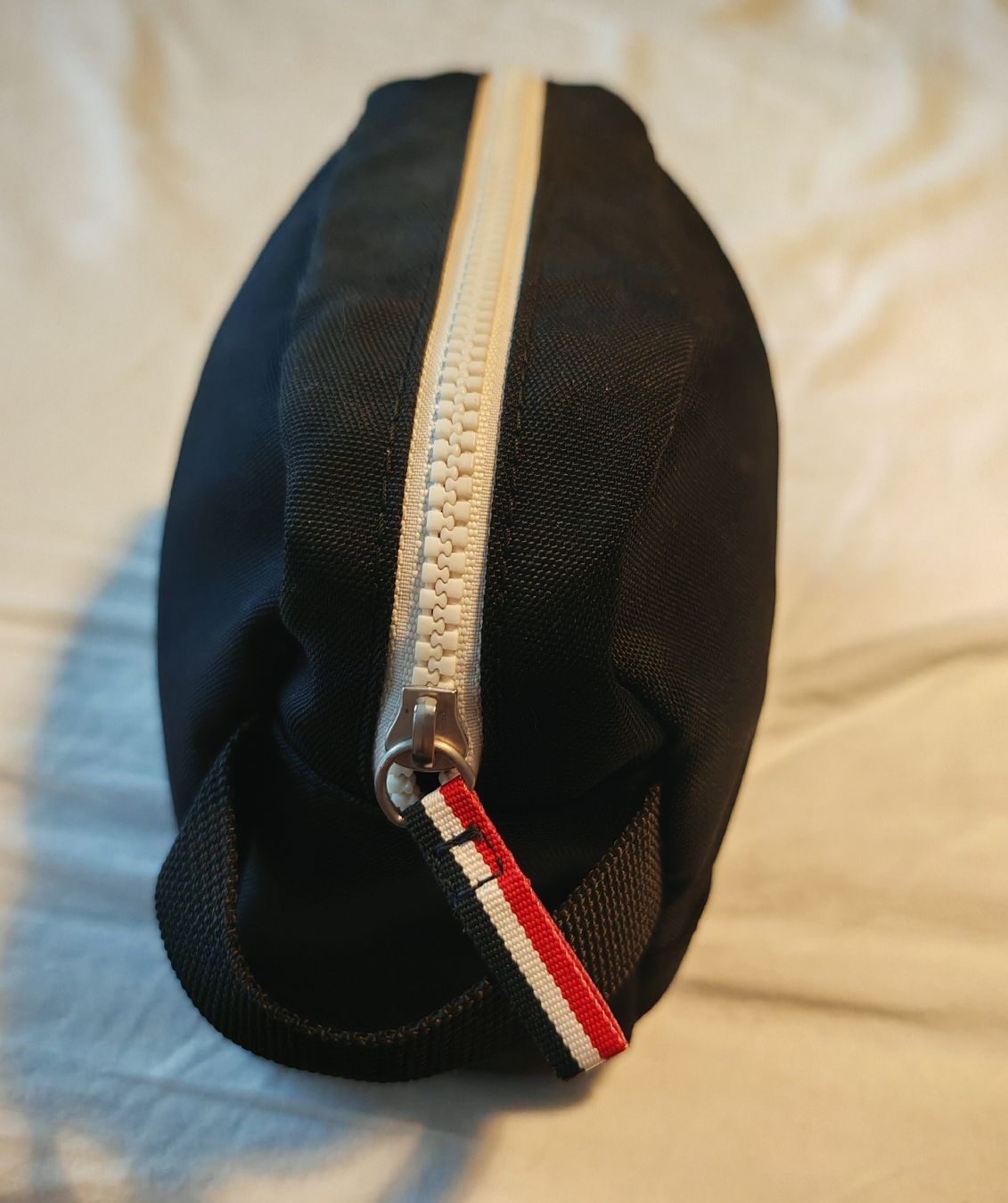 Astucci : Trousse noire Tommy Hilfiger – Usato da Marly venduto da Coraioru 1