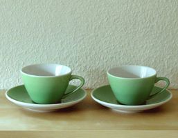 Tasses et soucoupes en porcelaine verte, Rössler, 1950-60s