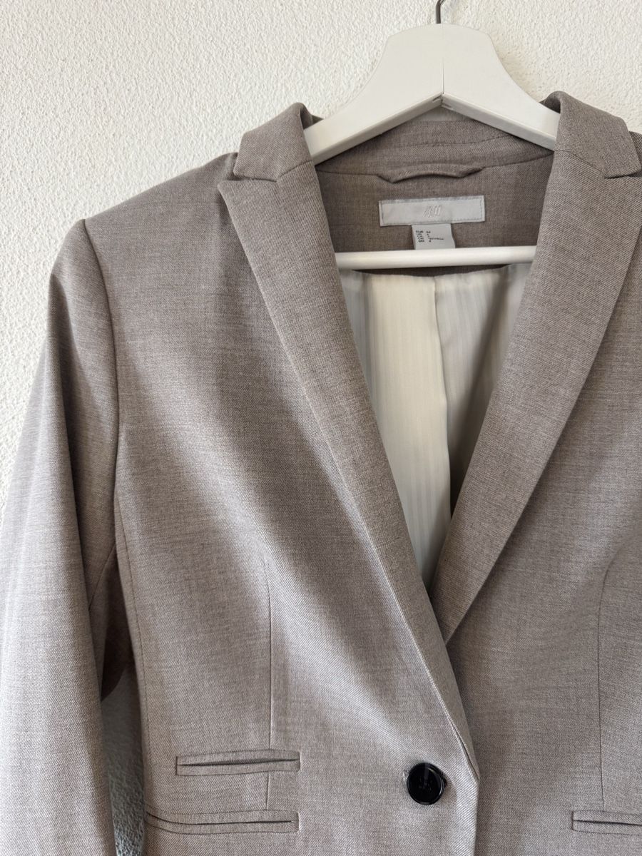 H&M Anzüge & Kostüme: Blazer beige/grau – Neu (gemäss Beschreibung) aus Bülach von sarina.mueller 1