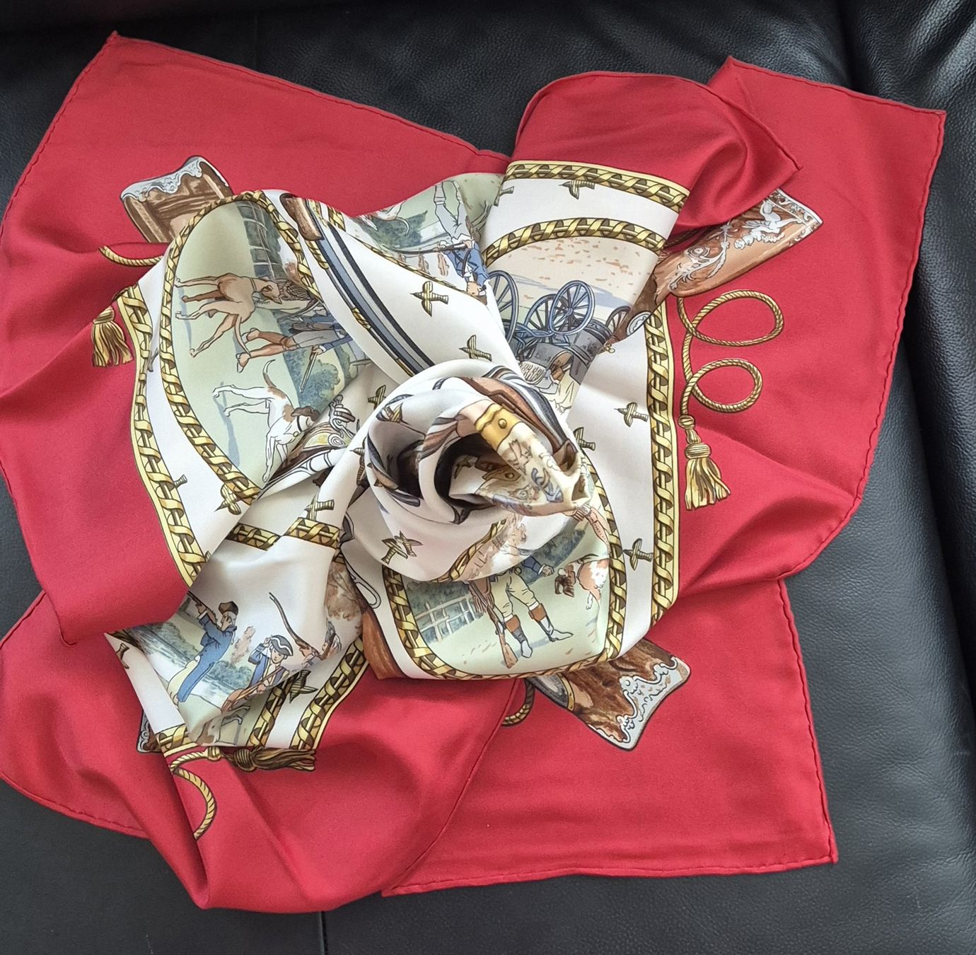 Hermès Foulards, Tücher & Schals: Authentique foulard  hermès  vintage – Neu (gemäss Beschreibung) aus st Gingolph von Fast-fashion 1