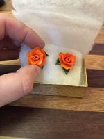 Eleganti orecchini a clip a forma di rosa arancione
