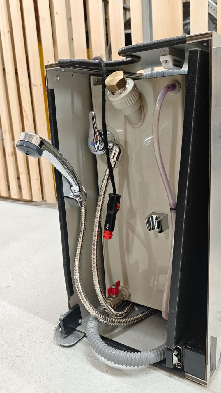 Veicoli da campeggio: 12volt Dusche, Wasserspeicher, Tischlein – Usato da Emmen venduto da mar_272s 1
