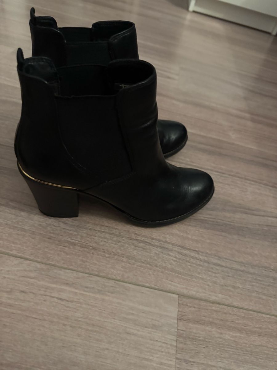 Scarpe da donna: 2 Stk. Damenschuhe schwarz Gr. 38 – Usato da Bonstetten venduto da VCLS 2