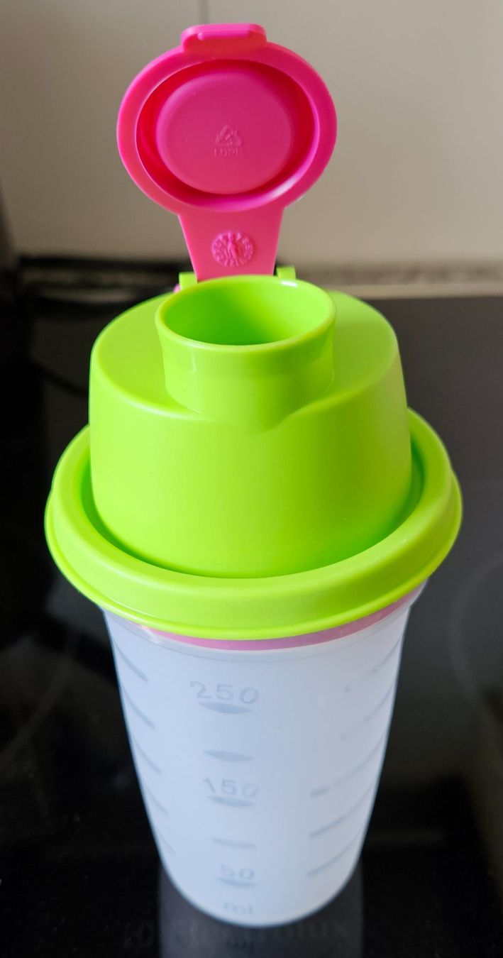 Tupperware Recipients et similaires: Shaker 250ml – Neuf avec emballage d'origine à Hasle b. Burgdorf par buddle32 1