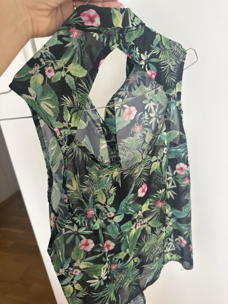 Bershka Top: Tropisches Muster-Bershka-Top Größe S  – Usato da St. Gallen venduto da adr_l9jg 2