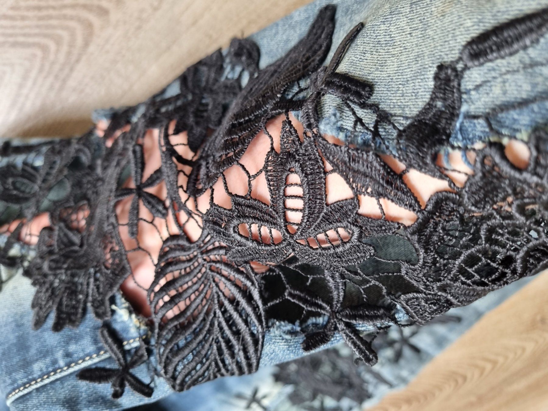 Jeans: Jeans mit schwarzen Spitze – Neu (gemäss Beschreibung) aus Uerkheim von Pod23 1