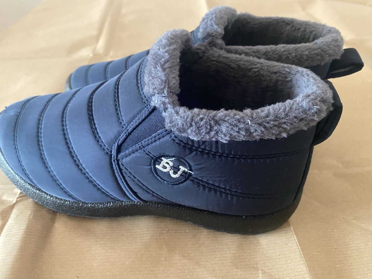 Scarpe da donna: Pantofole invernali foderate numero 40 blu nuovo – Usato da zollikofen venduto da centauro6969 1