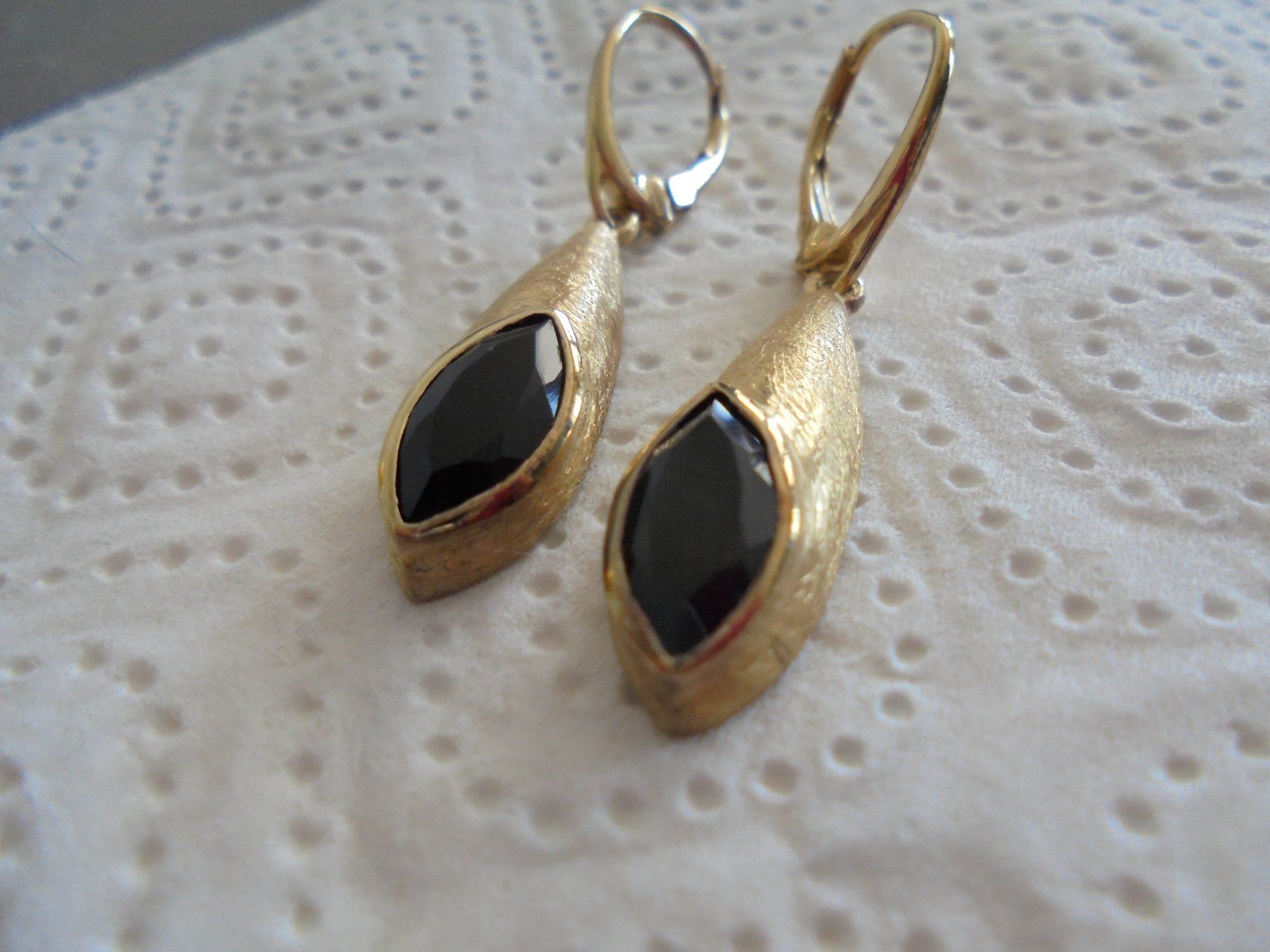 Orecchini pendenti & Orecchini a lobo: Echtschmuck: Onyx-Silberohrringe 925er, vergoldet – Nuovo (secondo la descrizione) da Zuchwil venduto da maumauchi 7