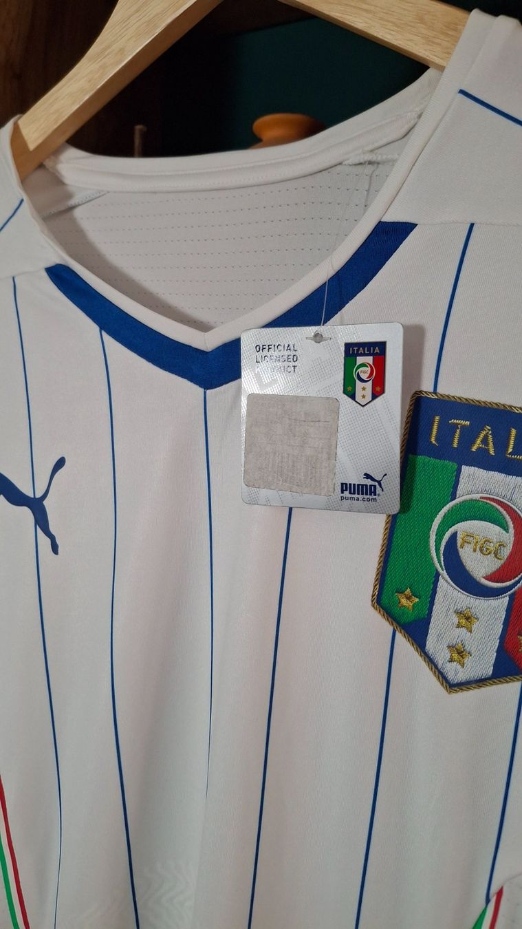 Puma Canottiere & Pantaloni: Italy player version world cup 2014 puma – Usato da Yverdon-les-Bains venduto da flo_8fgr 2