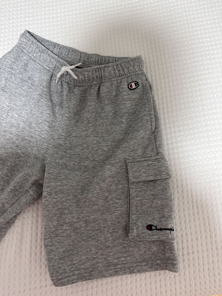 Champion Hosen: Shorts Champion grau  – Gebraucht aus Oberurnen von nes_8xqt 3
