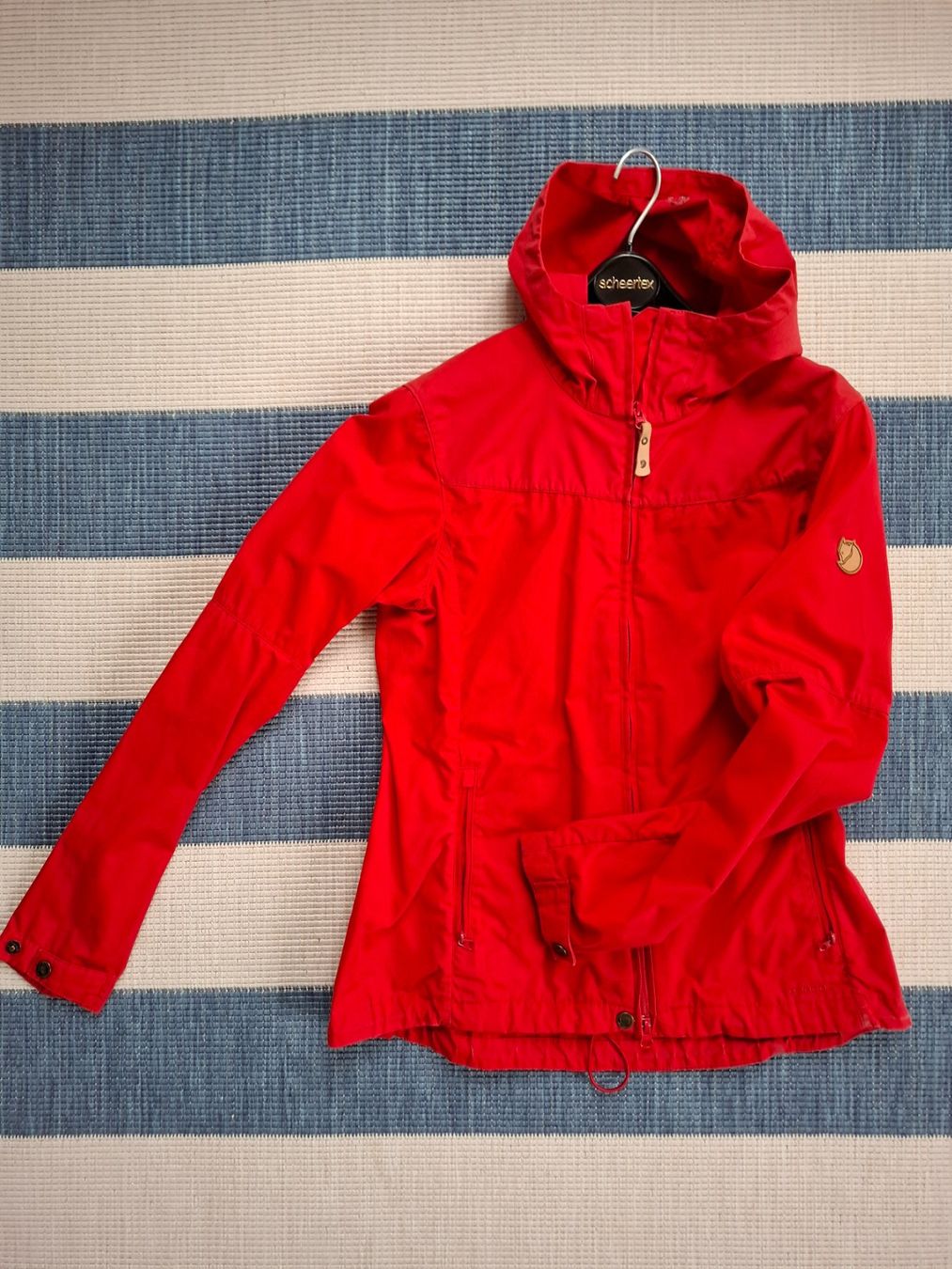 Fjällräven Giacche: Fjällräven Jacke rot Grösse S – Usato da Utzenstorf venduto da ruby_100